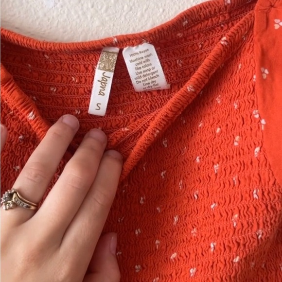 Japna Red Smocked Blouse with Puffed Short Sleeves - Picture 3 of 6